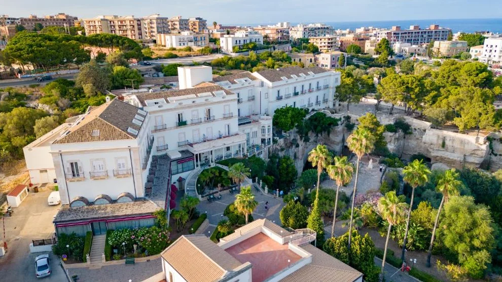 Hotel Grand Villa Politi | voorkant gebouw